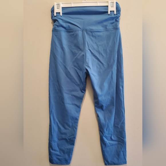 ☆3/35$ | MARIKA | Blue Cropped Active Leggings in Size Medium - Picture 3 of 6